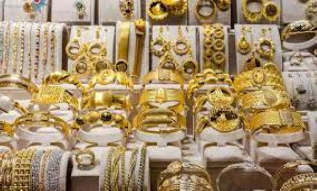 أسعار الذهب تختتم عام 2023 على استقرار.. وعيار 21 يسجل 3175 جنيهًا للجرام