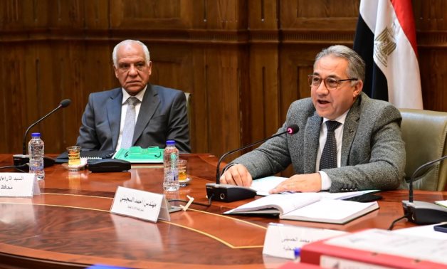 "محلية النواب" توصي بتشكيل لجنة لتحديد كيفية إزالة أداور مخالفة بعقار بكفر الشيخ 