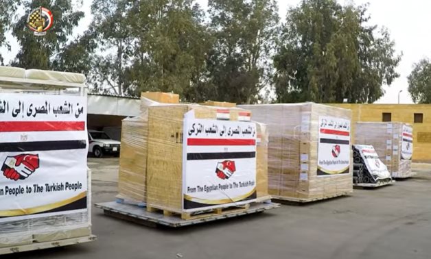 مصر تواصل إرسال مساعدات إنسانية للشعب التركى جوًا.. فيديو