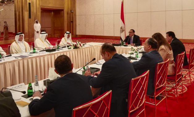 رئيس الوزراء من قطر: لا يوجد أي قيود قانونية فى مصر تحد من خروج العوائد لأي مستثمر