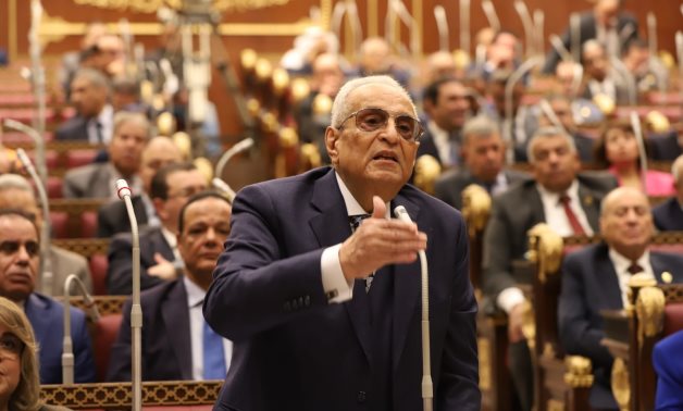 وكيل مجلس الشيوخ يحذر من استقطاب جهات أجنبية للطلاب المصريين المتفوقين فى الخارج