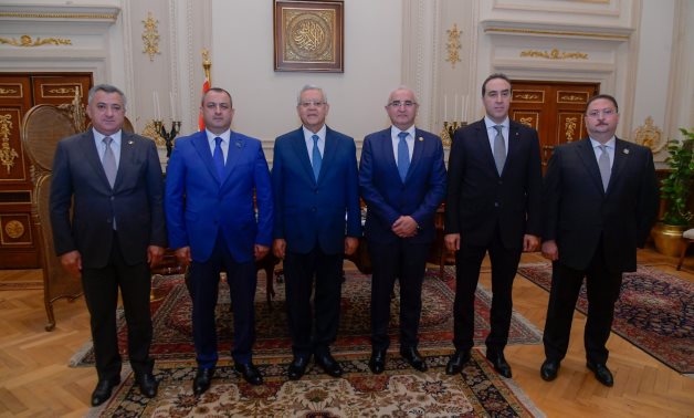 رئيس مجلس النواب يلتقى وكيل أول برلمان أذربيجان.. صور 