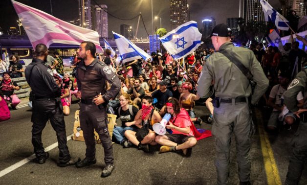 إعلام عبرى: الشرطة الإسرائيلية اعتقلت متظاهرين ضد الحكومة من بينهم نائبة بالكنيست