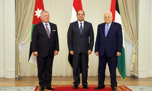قادة مصر والأردن وفلسطين: السلام العادل والشامل خيار استراتيجى وضرورة إقليمية ودولية   