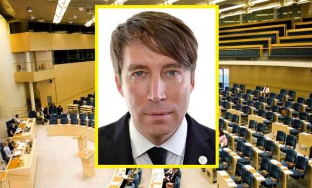 البرلمان السويدي سيصوت على إقالة رئيس لجنة العدل بعد إساءته المتكررة للإسلام والمسلمين
