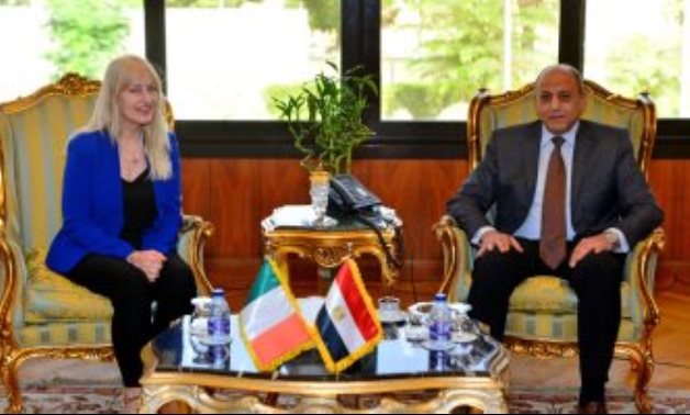 وزير الطيران المدنى يلتقى سفيرة أيرلندا بالقاهرة لتعزيز التعاون
