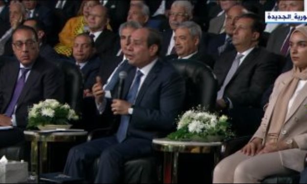 الرئيس السيسى يطالب وزير الشباب ببحث مضاعفة قيمة جوائز الأبطال الرياضيين