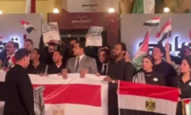 وقفة تضامنية لحملة المرشح الرئاسى عبد الفتاح السيسى لدعم شعب فلسطين