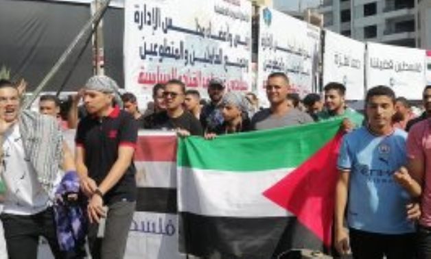 جمعة تحيا مصر.. هتافات ضد "نتنياهو" أمام المنصة تنديدًا بجرائم الاحتلال الإسرائيلى