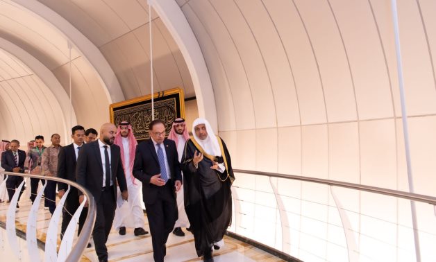 رئيس الوزراء الماليزى يزور رابطة العالم الإسلامى ويلتقى الأمين العام.. صور