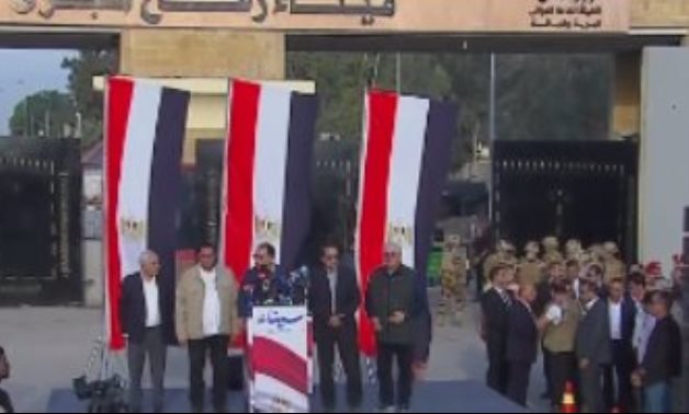 رئيس الوزراء من أمام معبر رفح: مصر ضد استهداف المدنيين وسياسة العقاب الجماعى