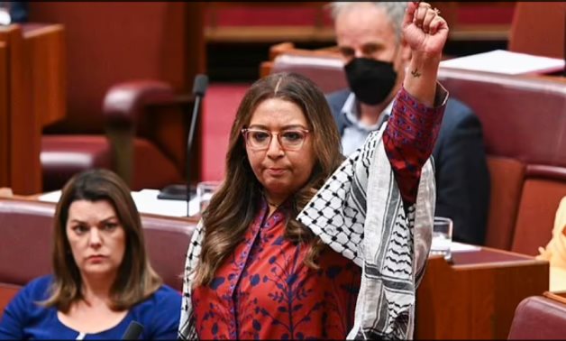 بالصور.. إضراب نواب حزب الخضر داخل البرلمان الأسترالى دعما لفلسطين