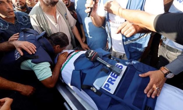 حكومة غزة: مجزرة إسرائيلية بقصف خيام للصحفيين والنازحين داخل مستشفى