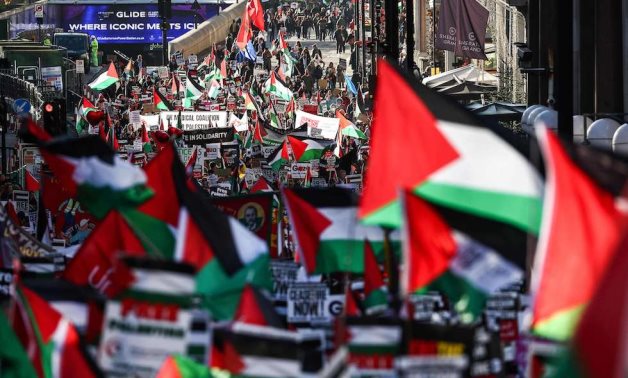 متظاهرون بريطانيون يتوجهون لمقر البرلمان رفضا لدعم الحكومة لإسرائيل