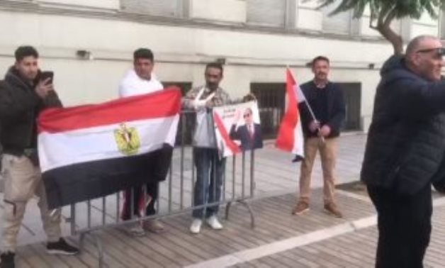 بالأعلام المصرية.. احتفالات المصريين فى اليونان بالانتخابات الرئاسية