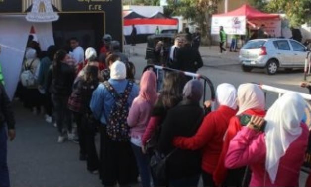 بأعلام مصر وشعارات تحيا مصر اصطفاف حاشد وتواجد فعّال للمواطنين فى الانتخابات الرئاسية  