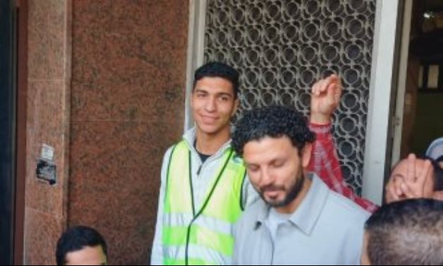 حسام غالى يدلى بصوته فى الانتخابات الرئاسية بمدينة نصر