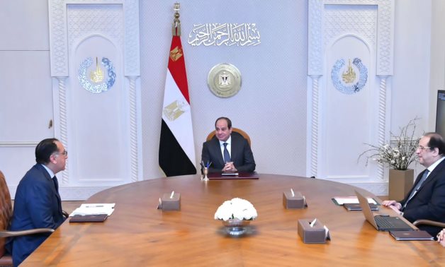 الرئيس السيسى يجتمع برئيسى الوزراء والمخابرات العامة ووزير الرى 