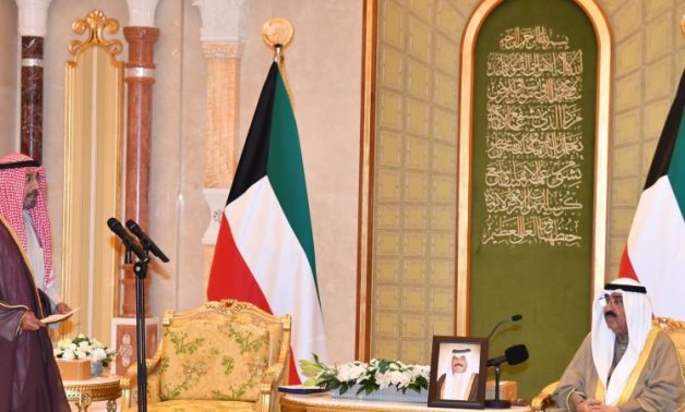 أمير الكويت يدعو لترسيخ التعاون مع البرلمان