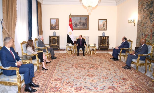 الرئيس السيسى يستقبل رئيس وكالة الاستخبارات المركزية الأمريكية بحضور اللواء عباس كامل 