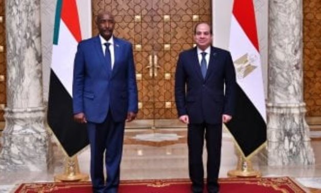 الرئيس السيسى يشدد على استمرار مصر فى تقديم الدعم الكامل لتحقيق الاستقرار بالسودان 