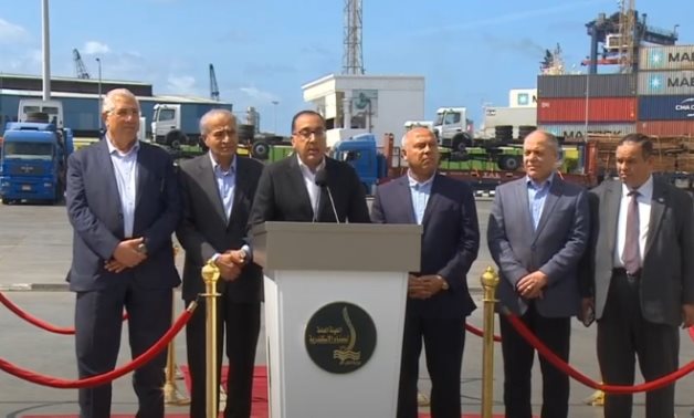 أبرز ما قاله رئيس الوزراء من قلب ميناء الإسكندرية عن السلع وسعر الصرف