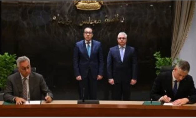 رئيس الوزراء يشهد توقيع عقد تخصيص الأرض لإنشاء مصنع صوامع غلال شرق بورسعيد