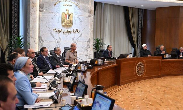 رئيس الوزراء يهنئ أبناء مصر الأقباط داخلها وخارجها بمناسبة الاحتفال بعيد القيامة المجيد   
