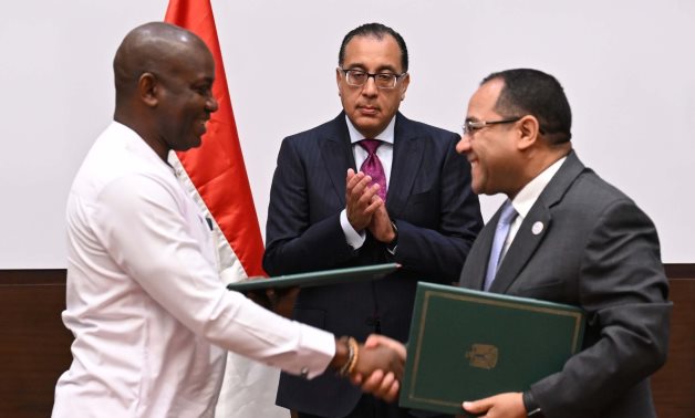 رئيس الوزراء يشهد توقيع مذكرة تفاهم بين التنظيم والإدارة ووزارة الإدارة العامة والشئون السياسية بدولة سيراليون