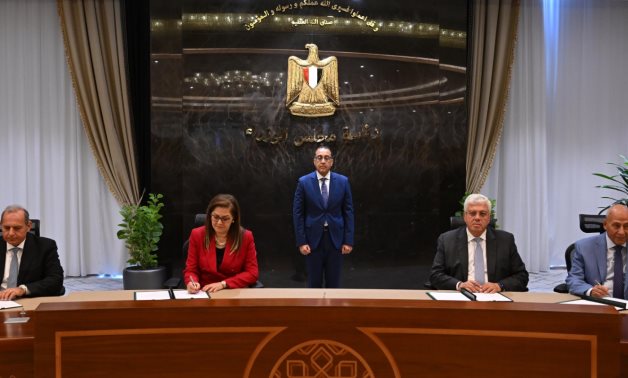 رئيس الوزراء يشهد توقيع اتفاقية مساهمين بين الصندوق السيادي وشركة الأهلي سيرا  لتأسيس 4 نماذج لجامعات دولية جديدة في مصر