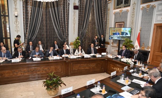  بدء اجتماع اللجنة الخاصة لدراسة برنامج الحكومة الجديدة بحضور  وزراء الصناعة وقطاع الأعمال والإنتاج الحربي 