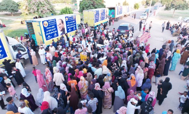 "حماة الوطن" يوزع مساعدات إنسانية على النازحين السودانيين والفلسطينيين