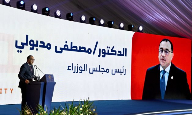 رئيس الوزراء: الحكومة تسعى إلى استدامة الخدمات المقدمة للمواطنين فى ظل ظروف صعبة يمر بها العالم