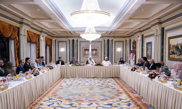 القيادات الإسلامية البريطانية تلتقي الأمين العام لرابطة العالم الإسلامي في المدينة المنورة