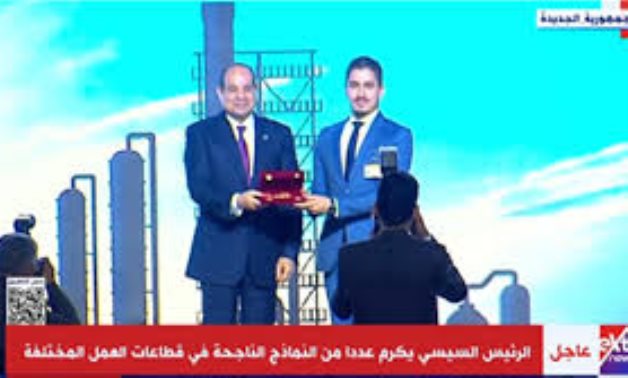 وجوه جديدة على منصة التكريم.. عيد العمال 2025 يفتح الأبواب لقصص استثنائية من ميادين مختلفة.. لأول مرة تكريم رجل أعمال وعمالة غير منتظمة ومصري بالخارج.. والرسالة "أن العامل في الجمهورية الجديدة يشمل كل من يبني"