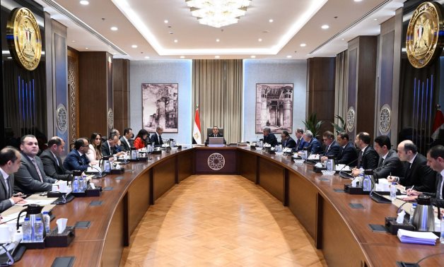 رئيس الوزراء يتابع مع وزير الإسكان عددا من ملفات عمل الوزارة
