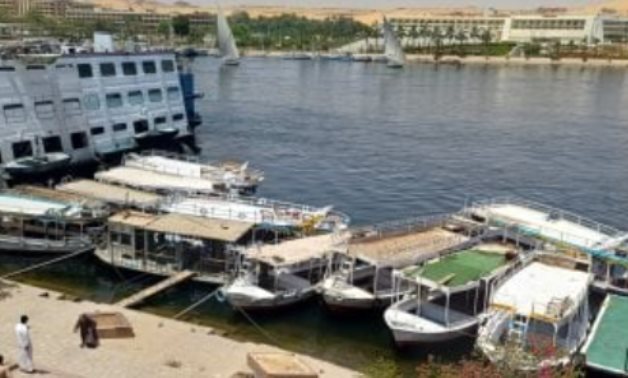 حركة البواخر النيلية تنعش السياحة الدولية فى أسوان.. أفواج أجنبية تتدفق على "درة النيل".. "النايل كروز" للاستمتاع بالطبيعة وزيارة المواقع الأثرية.. معابد مصر والنوبة وجزر النيل أبرز المزارات.. صور وفيديو