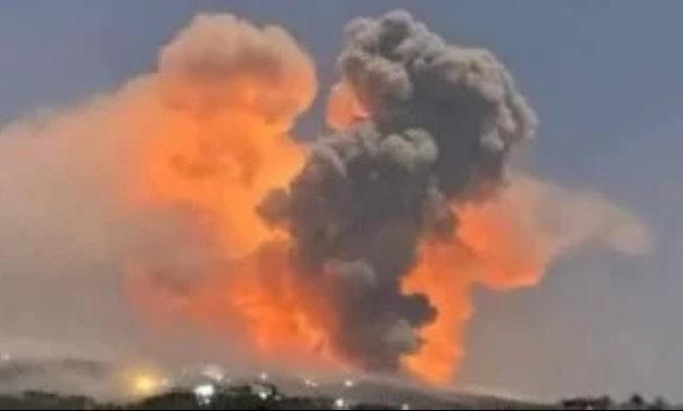 إسرائيل تبدأ هجوما جديدا على اليمن.. وتقصف مطار صنعاء الدولى