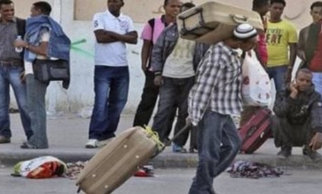 قانون العمل يحظر صاحب المنشأة من تشغيل أجنبى دون تصريح