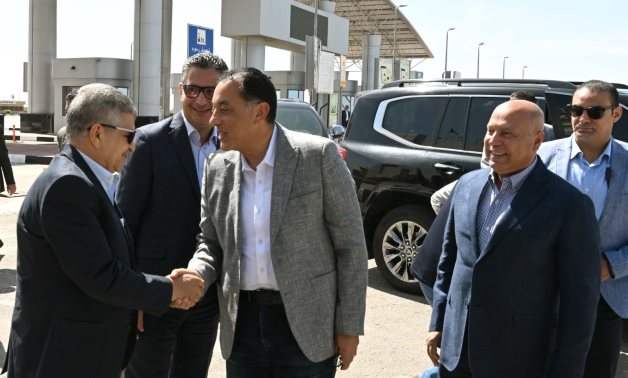 رئيس الوزراء يتفقد ميناء الجاف بشرق بورسعيد 