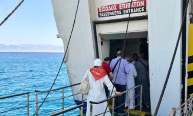 انطلاق أول أفواج الحج البرى من ميناء نويبع البحرى.. صور
