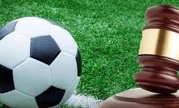 أزمة "غُلت يدها".. قرار لجنة الاستئناف لاتحاد الكرة بشأن نتيجة الأهلى والزمالك بين التطبيق والتأويل.. لجنة الاستئناف توصى بإلغاء مواد بلائحة المسابقات.. والتأكيد على تبعية الأدنى للأعلى وهما الفيفا واتحاد الكرة