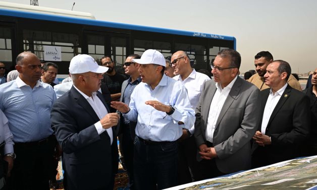 رئيس الوزراء يتفقد الإعمال الجارية بحديقة تلال الفسطاط 