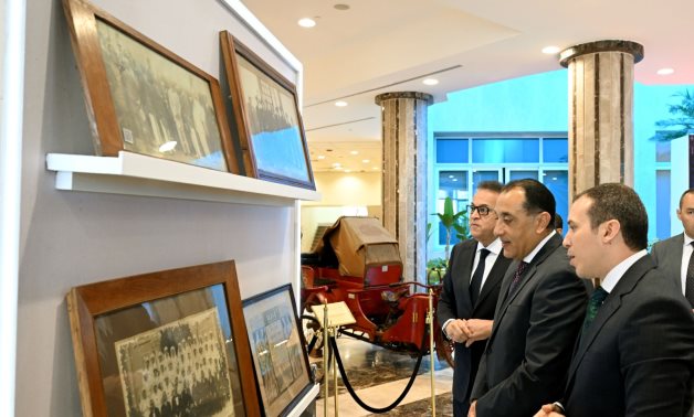 رئيس الوزراء يتفقد محطة مياه الشرب بالشيخ زايد 