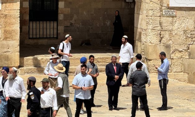 رابطة العالم الإسلامي تُدين اقتحام مسؤولين ومستوطنين إسرائيليين باحات المسجد الأقصى