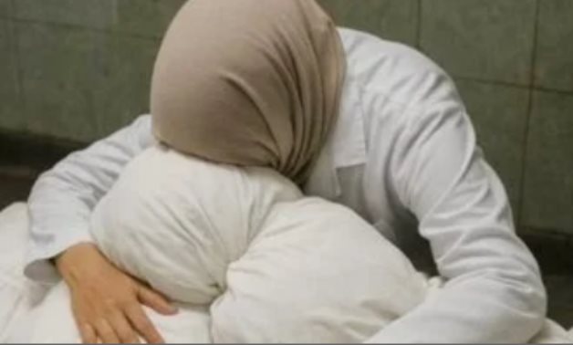 استشهاد زوج الطبيبة آلاء النجار المفجوعة بفقد أبنائها التسعة في قصف للاحتلال