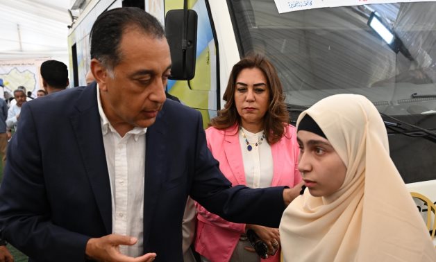 مواطن لرئيس الوزراء: "بنتى اتعمت بعد ما ضربها طفل على رأسها وهما بيلعبوا..ومدبولى: هنعمل اللازم حالا"