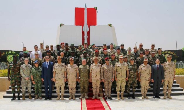 القوات المسلحة تنظم زيارة للملحقين العسكريين المعتمدين لعدد من المنشآت العسكرية