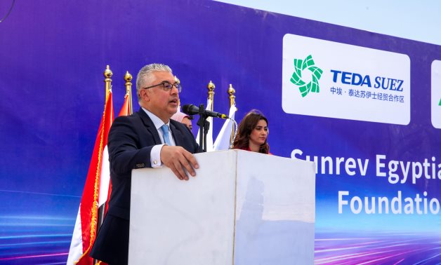 وضع حجر الأساس لمجمع صناعى متكامل لإنتاج مستلزمات الطاقة الشمسية بالسخنة.. صور