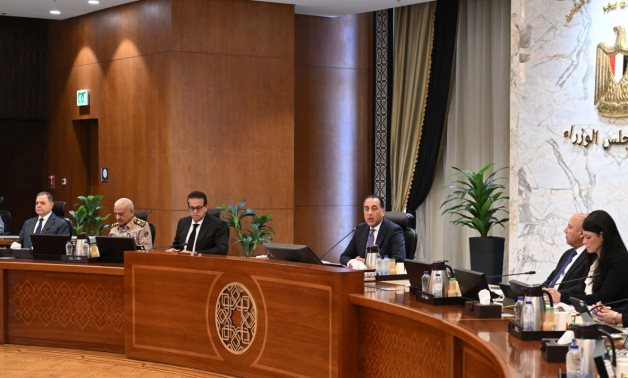 رئيس الوزراء خلال اجتماع الحكومة: الرئيس السيسي وجه بتشكيل لجنة متخصصة للوقوف على أسباب اندلاع الحريق بمبني "سنترال رمسيس".. والحكومة حريصة على وضع تصور واضح لمستأجري "القانون القديم" يتضمن العديد من البدائل